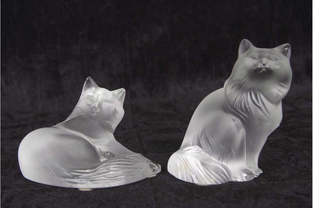 Lalique Seated "Heggie" Cat with a further example late 20th century with etched marks to base (2) - Image 1 of 4