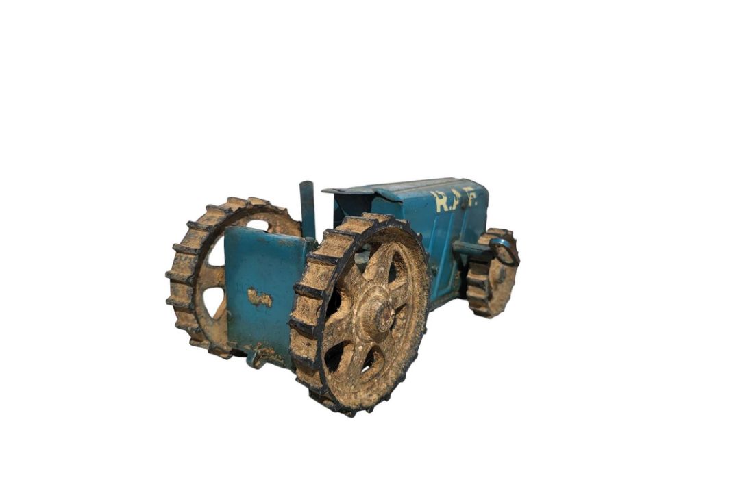 A Triang pressed steel clockwork tractor with key - Image 3 of 6
