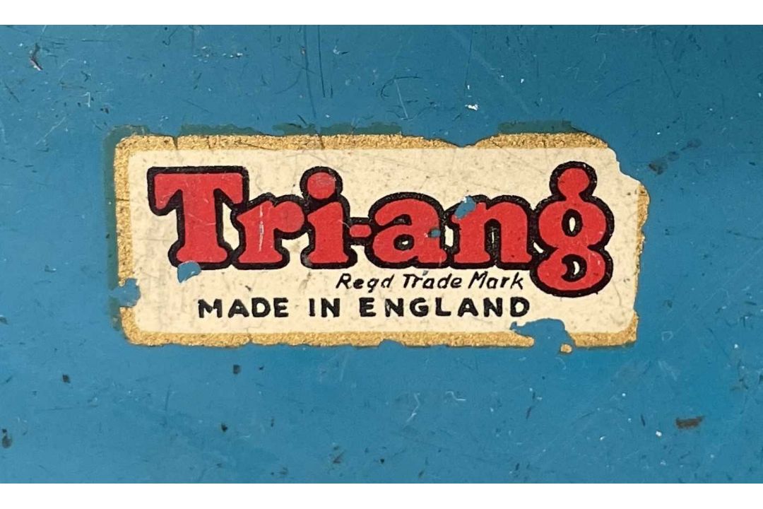 A c1940s large scale Triang pressed steel dockside crane, height approximately 112cm - Image 2 of 6