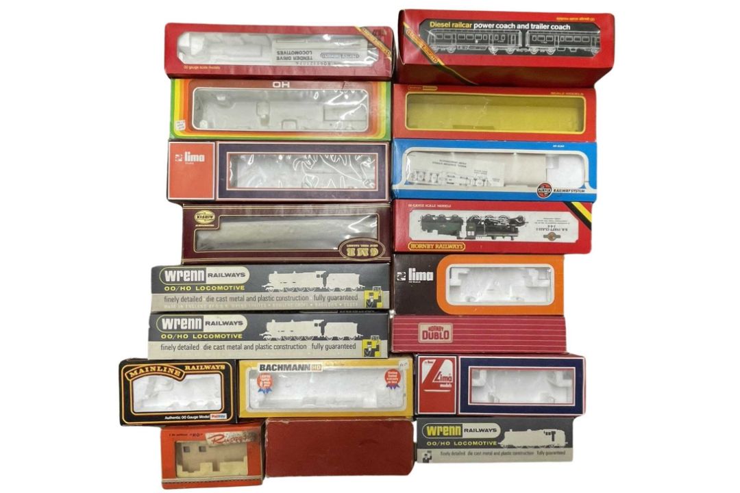 A mixed lot of various empty 00 gauge rolling stock boxes