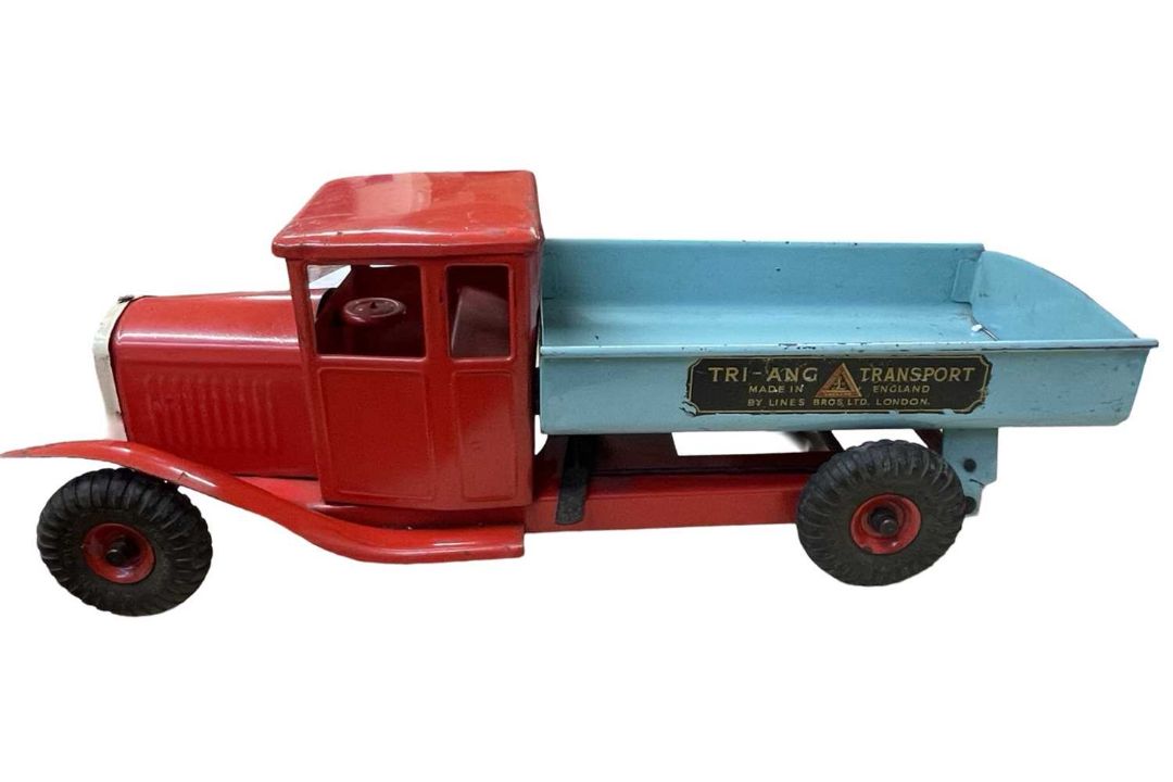 A c1950s Triang Transport flatbed tipper truck. - Image 1 of 2