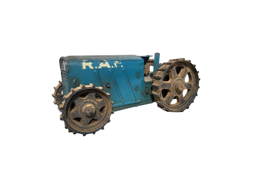 A Triang pressed steel clockwork tractor with key - Image 5 of 6