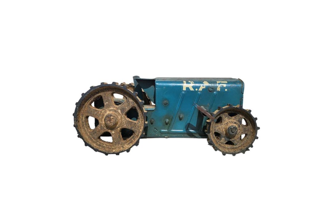 A Triang pressed steel clockwork tractor with key - Image 6 of 6