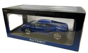 A boxed AutoArt 1:18 scale Lamborghini Gallardo LP560-4 in deep blue