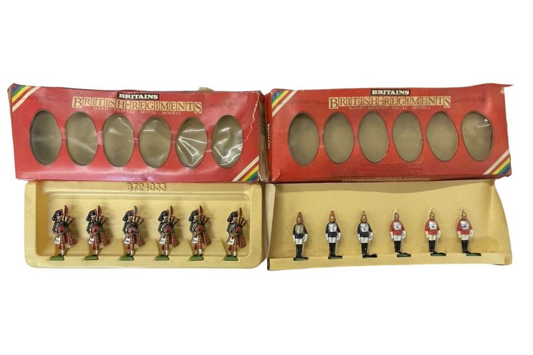 A pair of boxed Britains die-cast soldier sets, to include: - 7240: 6 Black Watch Pipers - 7227: 3 - Image 1 of 2