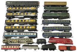 A mixed collection of various 00 gauge rolling stock, to include some unbranded, Jouef, Rivarossi,