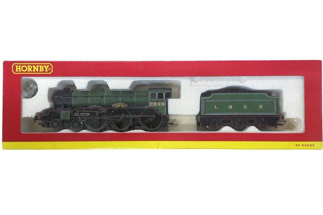 A boxed Hornby 00 gauge R2185 LNER 4-6-0 Class B17/4 locomotive 'Norwich City'