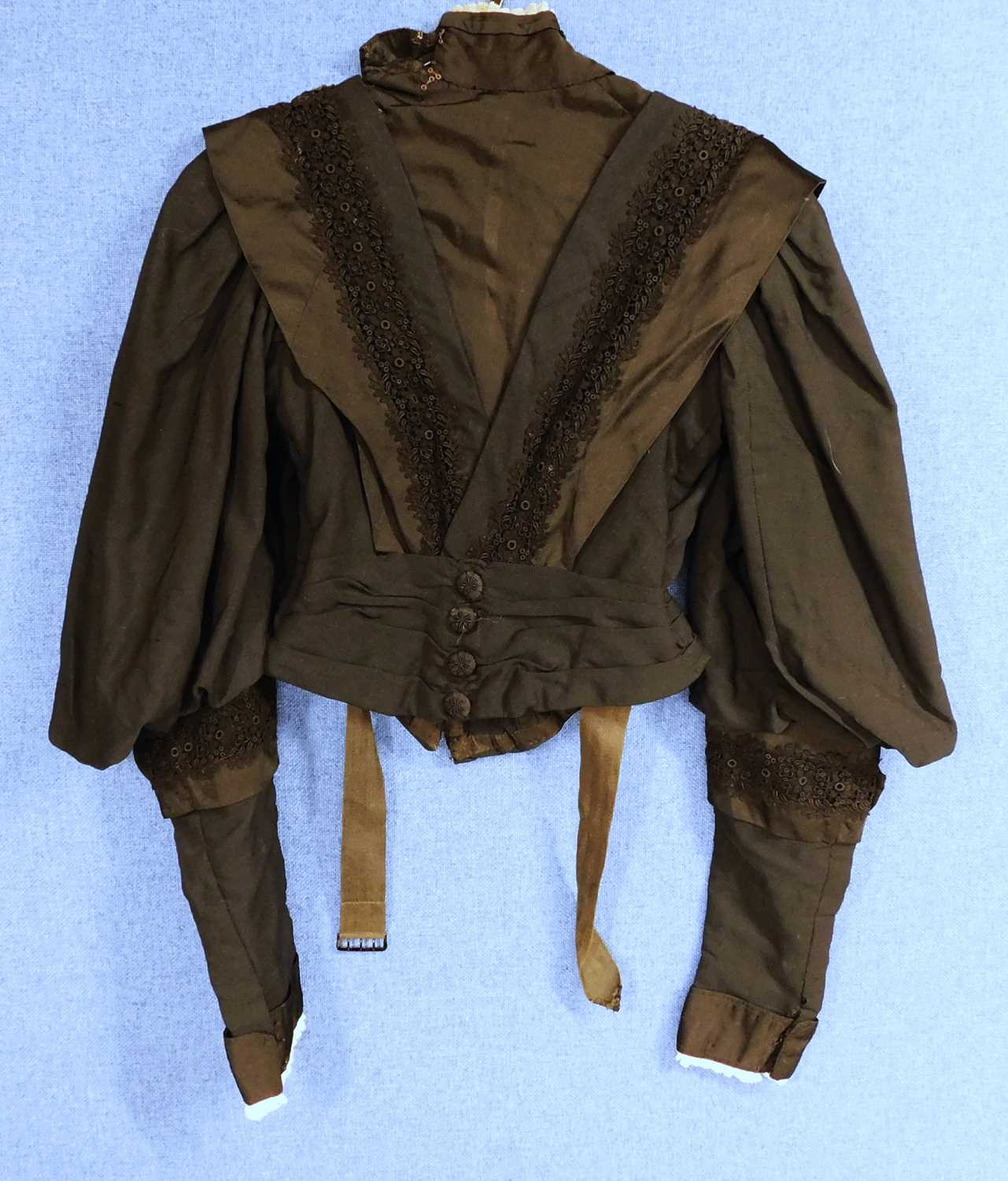 A lady's late Victorian black jacket with high neck and lace trim, deep V neck front with black - Image 4 of 15