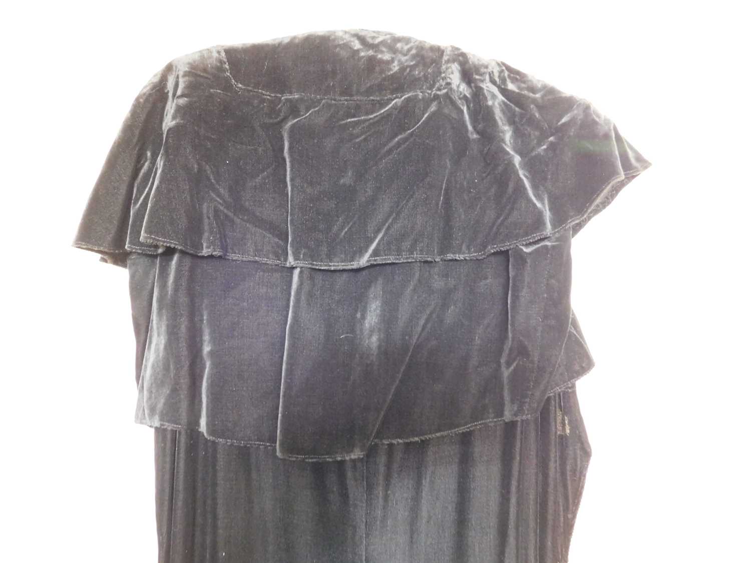 A black velvet evening gown, the sleeveless bias cut V-neck gown with matching shrug and long velvet - Image 6 of 10