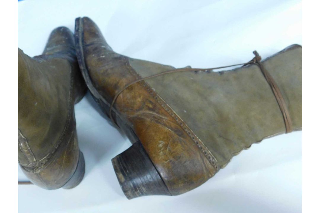 A pair of lady's Victorian leather boots, the lace up ankle high boots with pointed toes and block - Image 9 of 10