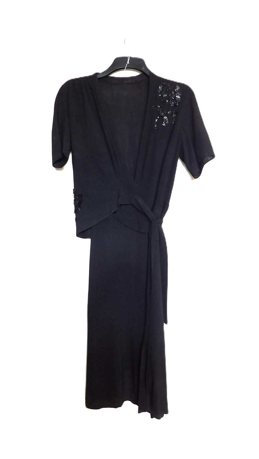 A black velvet evening gown, the sleeveless bias cut V-neck gown with matching shrug and long velvet - Image 8 of 10