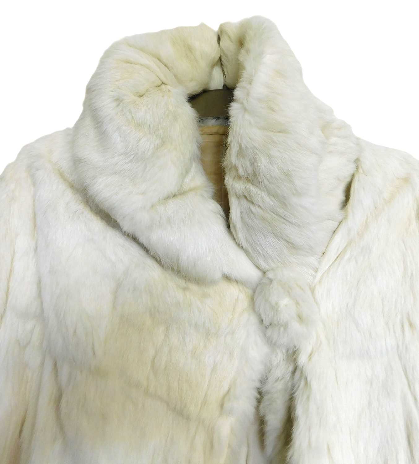 A lady's full length cream fur coat, with high turn up collar and balloon cuffed sleeves with - Image 3 of 6