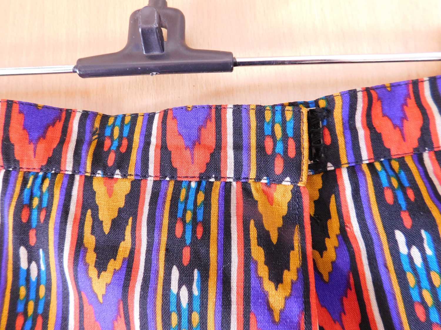 An Yves Saint Laurent Rive Gauche silk jacket and a Yves Saint Laurent Rive Gauche cotton skirt, the - Image 10 of 11
