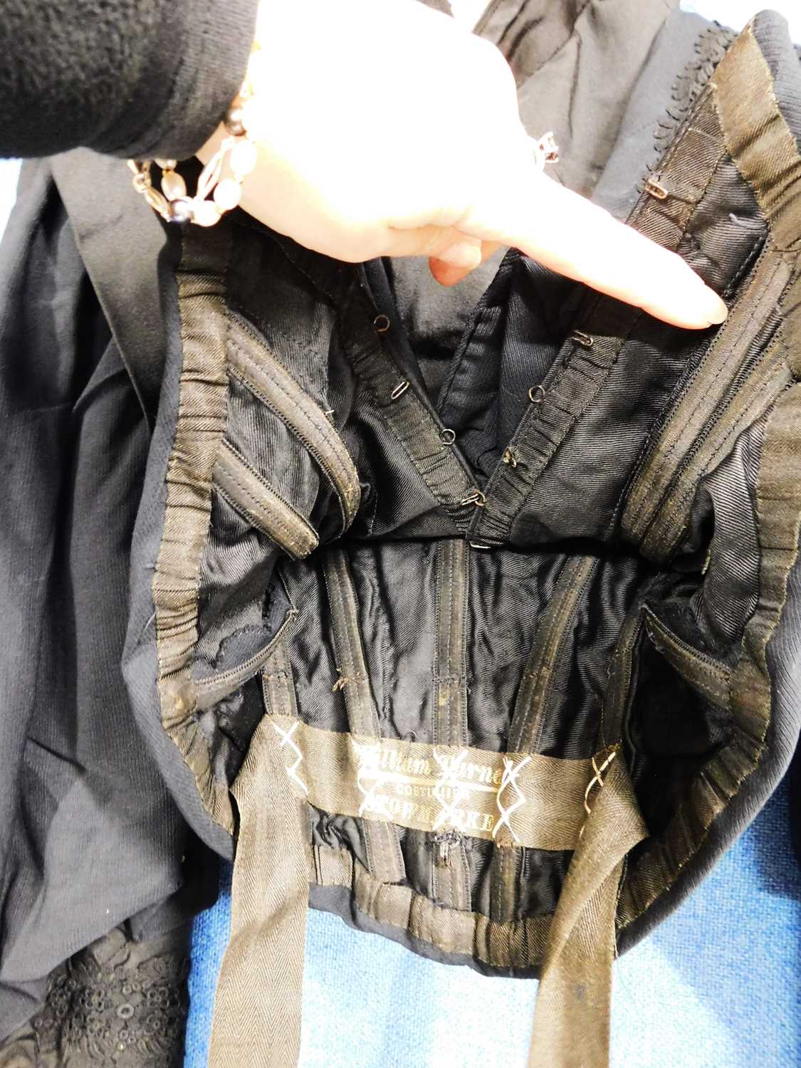 A lady's late Victorian black jacket with high neck and lace trim, deep V neck front with black - Image 8 of 15