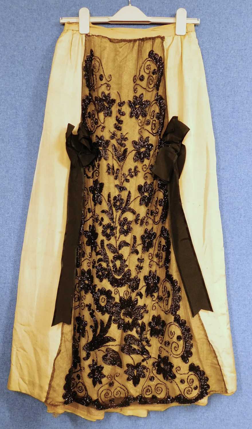A lady's early 20th Century pale yellow and black jacket and similar skirt, button fronted with - Image 2 of 15