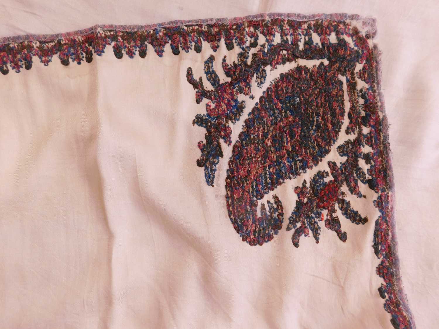 A 19th century silk paisley shawl, with cream ground and paisley pattern, approx. 112 x 112cm - Image 6 of 7