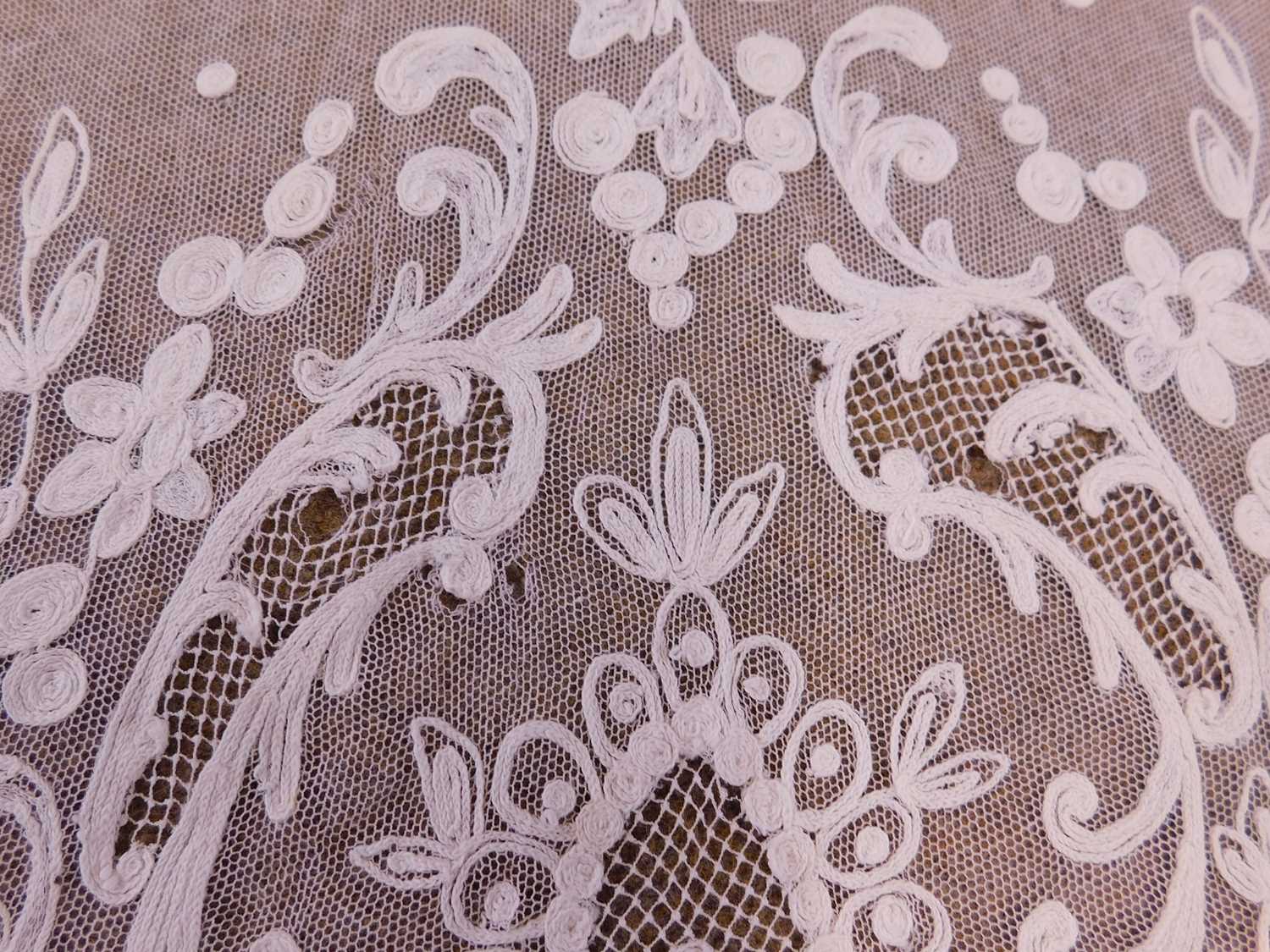 A late 19th/early 20th century machine lace shawl, approx. 50 x 246cm long - Image 4 of 5