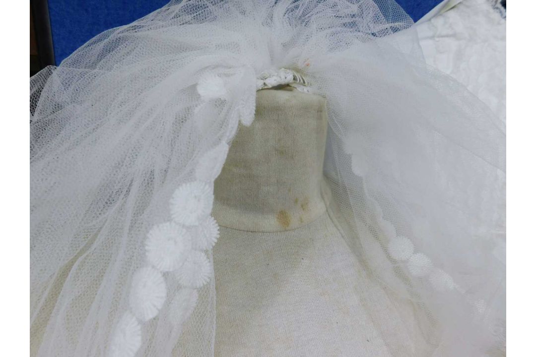 A circa 1960's/70's wedding dress with lace detail to front, frilled cuffs and hem with train - Image 5 of 7