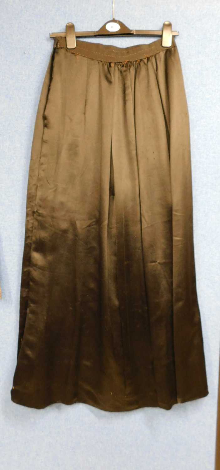 A lady's late Victorian black jacket with high neck and lace trim, deep V neck front with black - Image 9 of 15