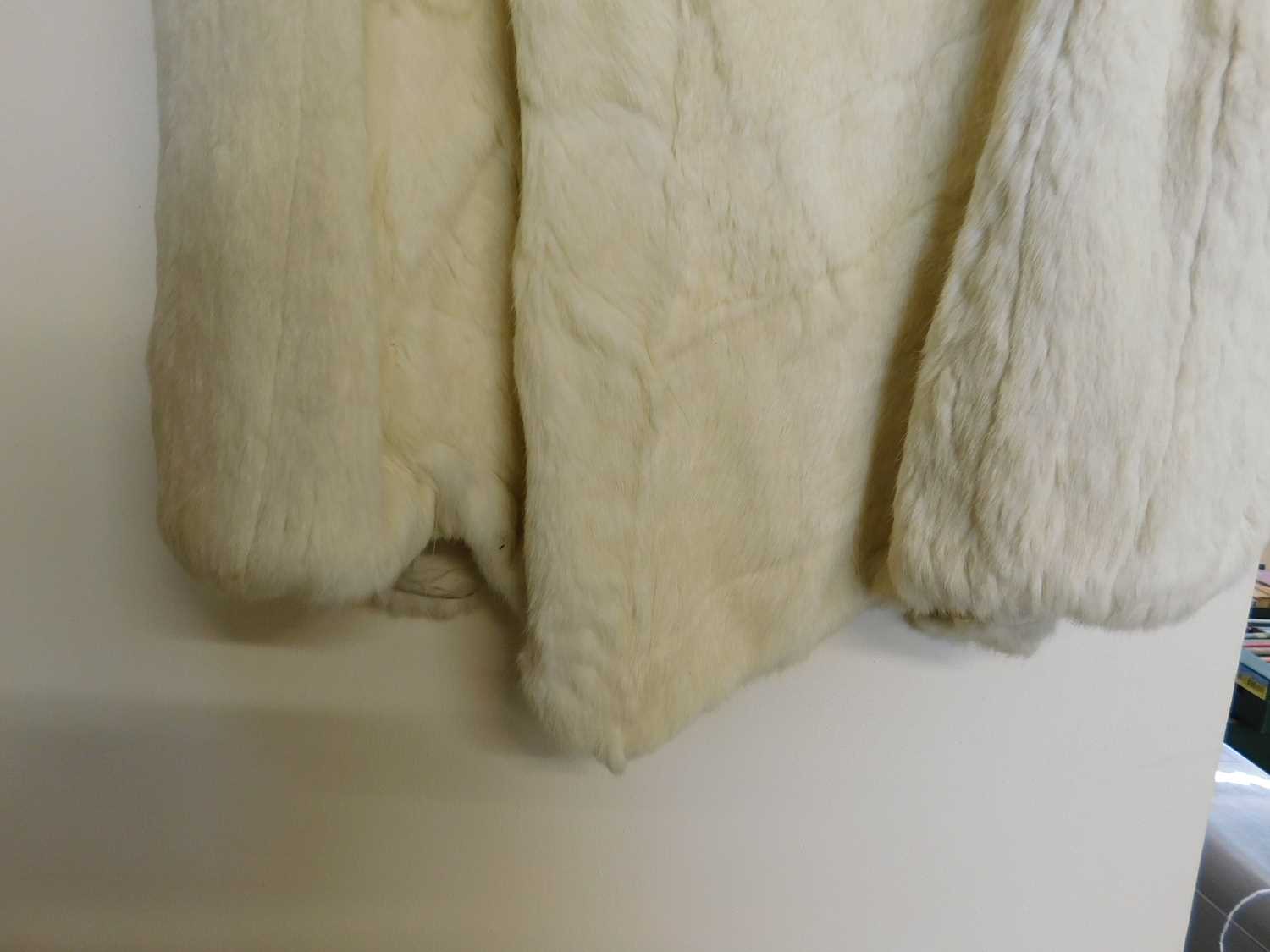A lady's full length cream fur coat, with high turn up collar and balloon cuffed sleeves with - Image 5 of 6