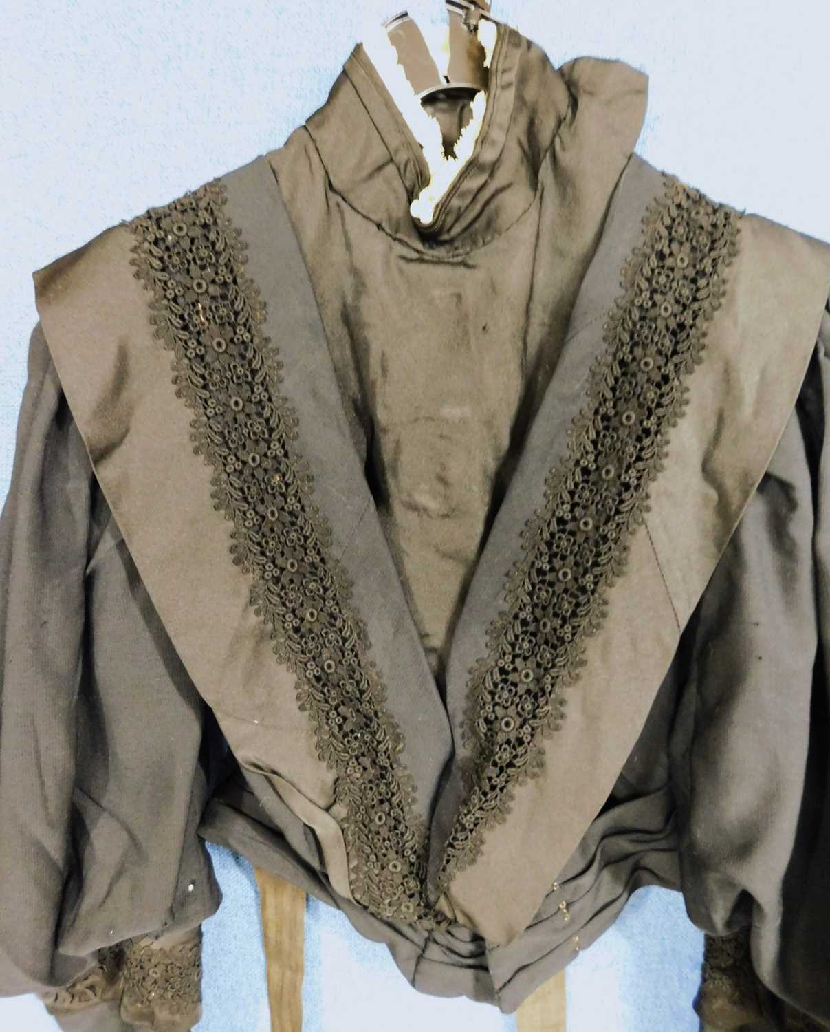 A lady's late Victorian black jacket with high neck and lace trim, deep V neck front with black - Image 5 of 15