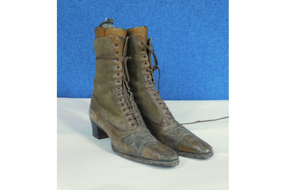 A pair of lady's Victorian leather boots, the lace up ankle high boots with pointed toes and block - Image 1 of 10