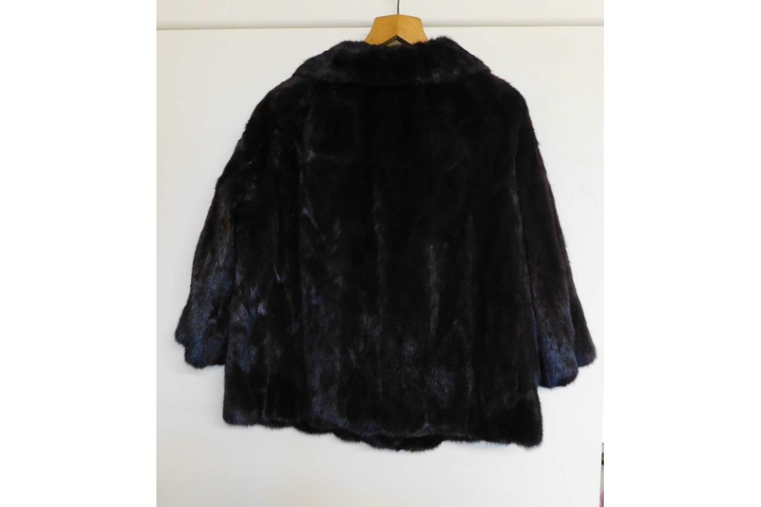 A lady's brown fur jacket, with hook fastening and faux buttons, with front slit pockets - Image 2 of 3