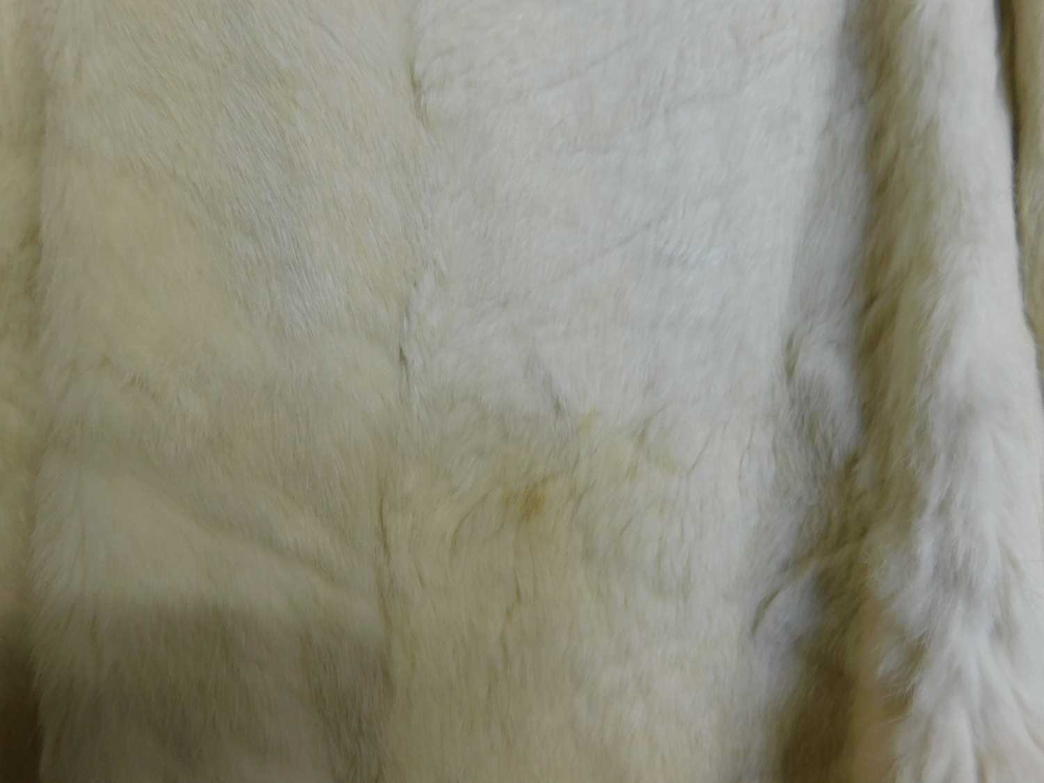 A lady's full length cream fur coat, with high turn up collar and balloon cuffed sleeves with - Image 4 of 6
