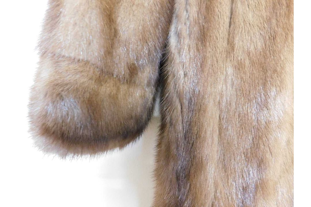 A lady's full length fur coat, with two hook fastening and side slit pockets - Image 3 of 4