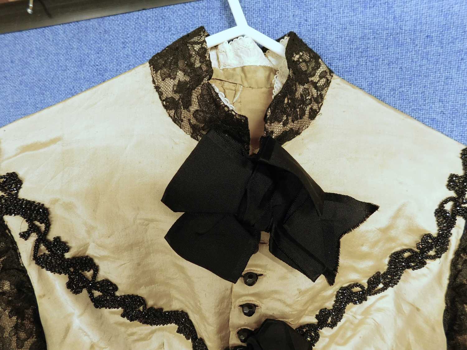 A lady's early 20th Century pale yellow and black jacket and similar skirt, button fronted with - Image 3 of 15