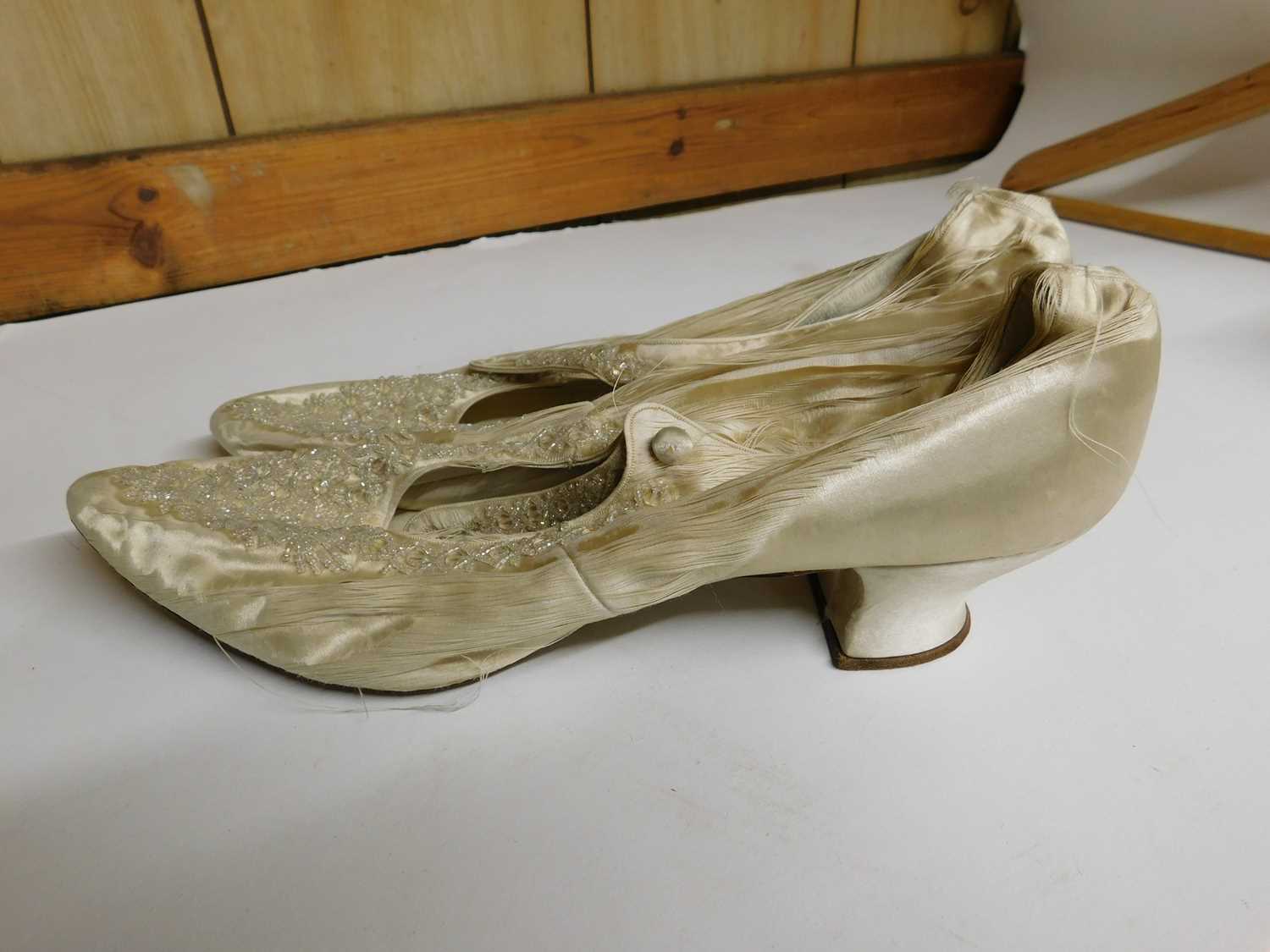 Three pairs of early 20th Century lady's shoes together with a beaded bag (4) - Image 6 of 11
