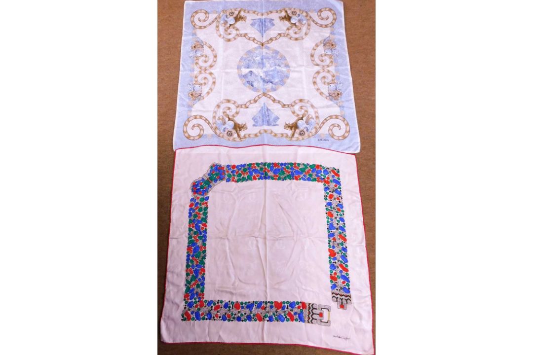 An Escada and a Must de Cartier scarf, each approx. 88cm x 88cm, (2) - Image 1 of 3