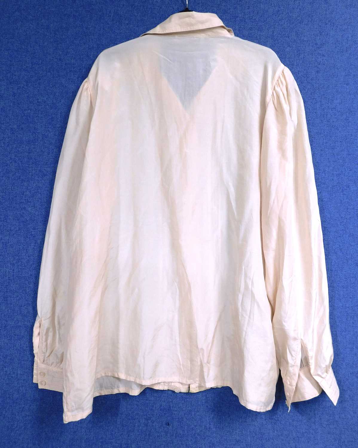 A lady's pale pink silk shirt by Aquascutum, size 40 - Image 5 of 6