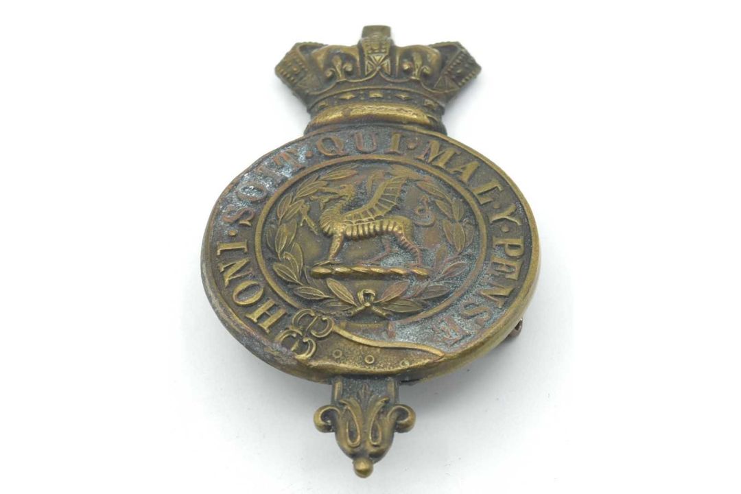Victorian Monmouthshire Glengary cap badge - Image 1 of 2