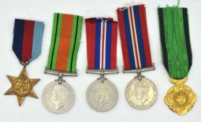 Quantity of five Second World War Medals to include French - La société d'encouragement au Bien (