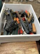 Mixed lot of shed clearance items to include hammers, car jacks, screwdrivers, spades etc