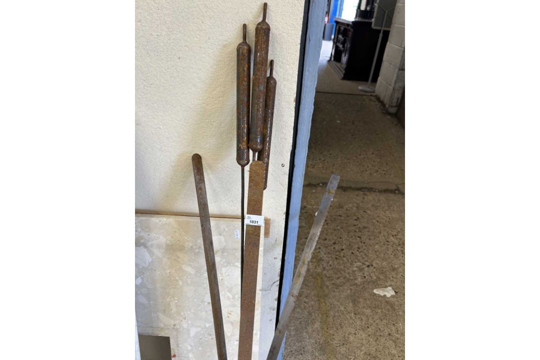 Set of metal 4ft bull rushes