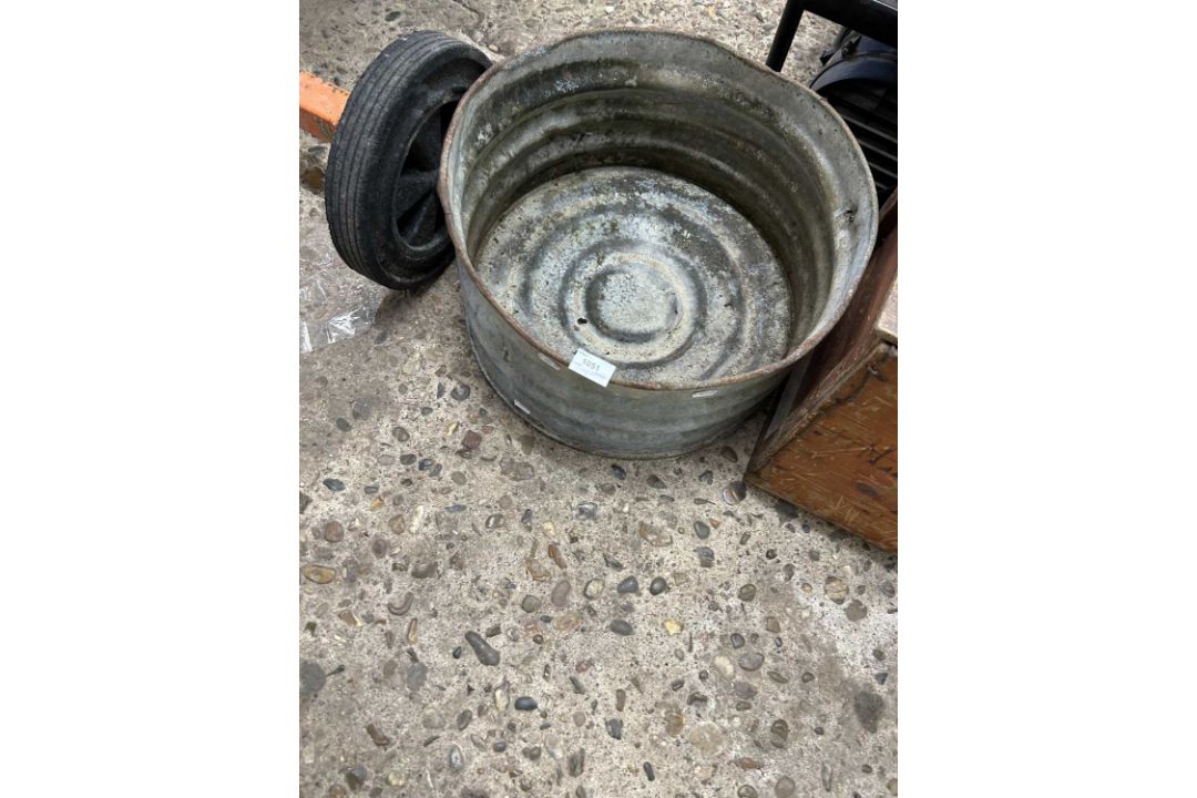 Galvanised feeder