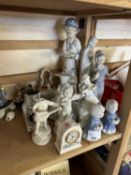Quantity of mixed figurines