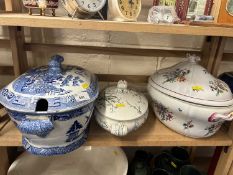 Large Victorian Willow pattern soup tureen (cracked) together with two others
