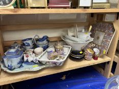 Mixed Lot: Willow pattern tea wares and other assorted ceramics