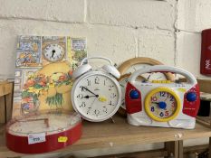Mixed Lot: Various assorted clocks, clock radio etc