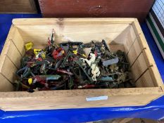 Quantity of metal figures