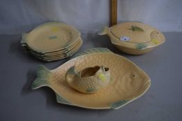 Quantity of Shorter & Sons fish shaped dinner wares