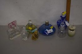 Mixed Lot: Various perfume bottles