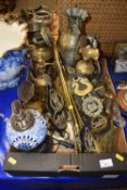 Box of various mixed brass and other metal wares to include fire tools, horse brasses, etc