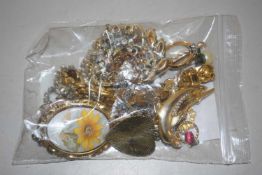 Mixed Lot: Various costume jewellery