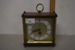 Modern quartz mantel clock