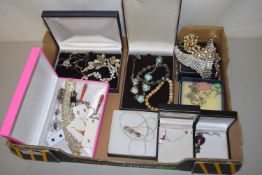 Mixed Lot: Various costume jewellery