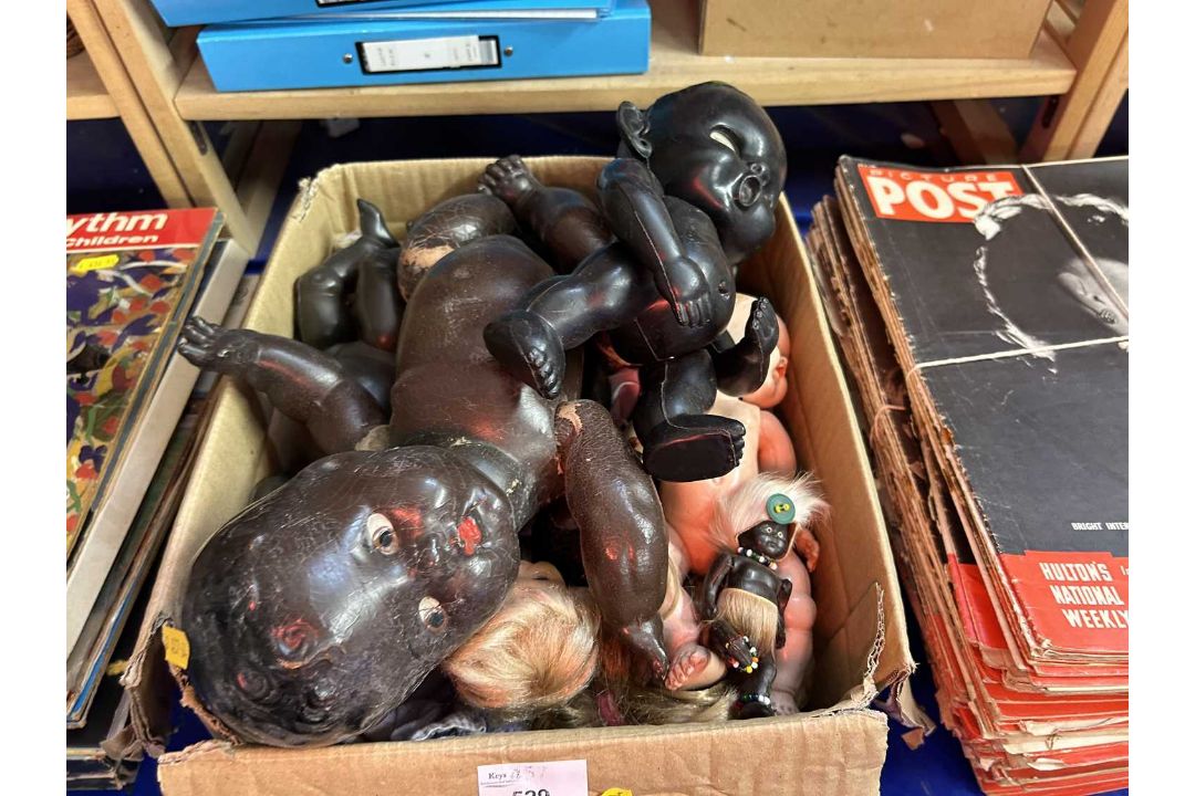 Qty of mixed dolls